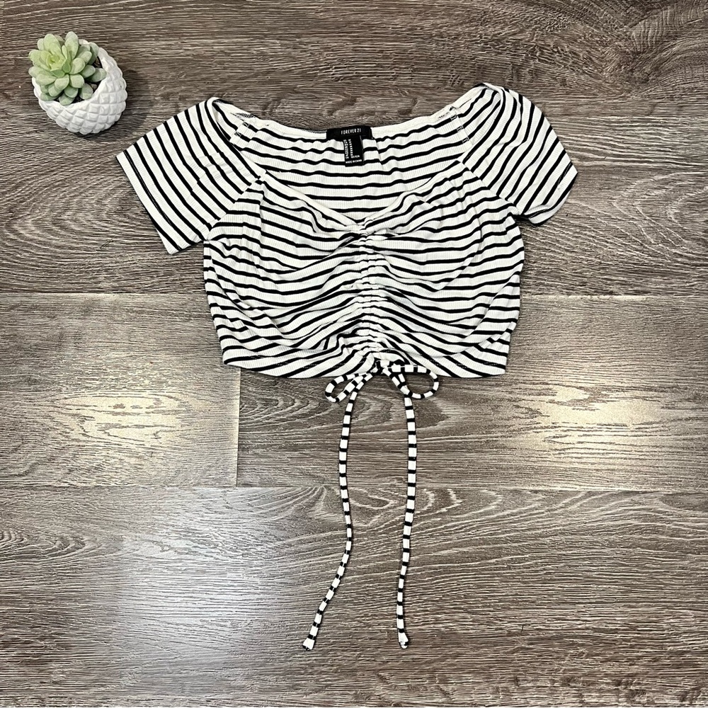 Forever 21 Black and White Ruched Crop T-Shirt